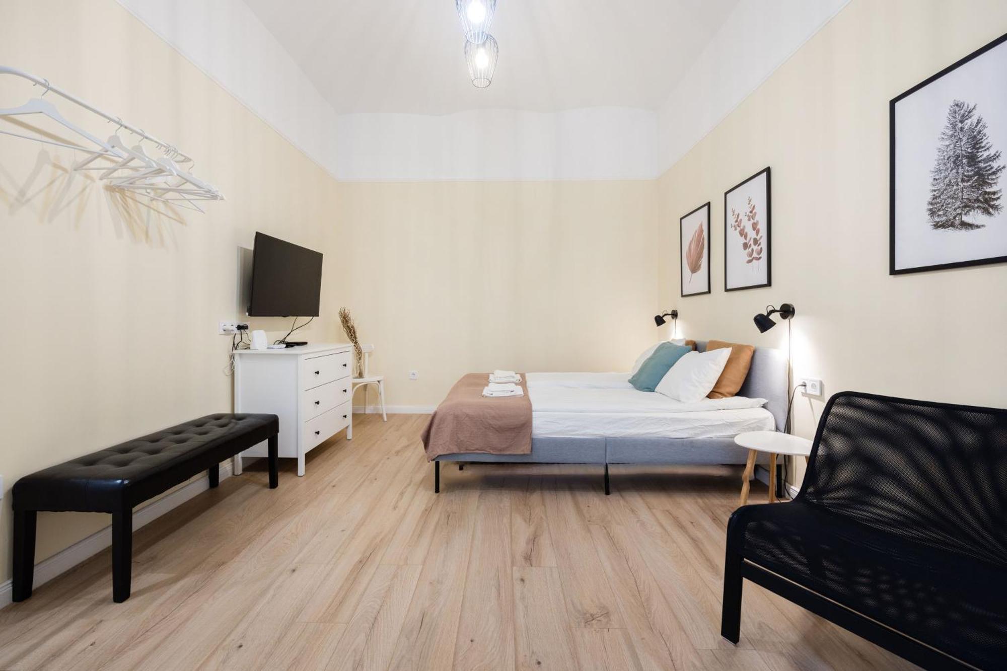 Perfectly Compact - Two Bedrooms With Ac & Parking