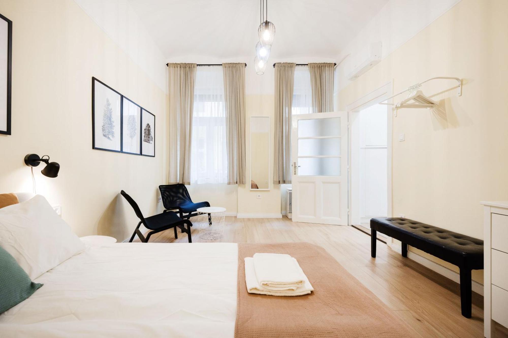 Apartment Perfectly Compact - Two Bedrooms With Ac & Parking