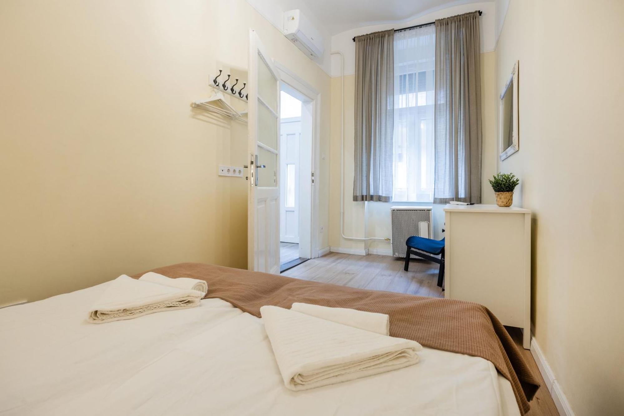 Perfectly Compact - Two Bedrooms With Ac & Parking Budapest