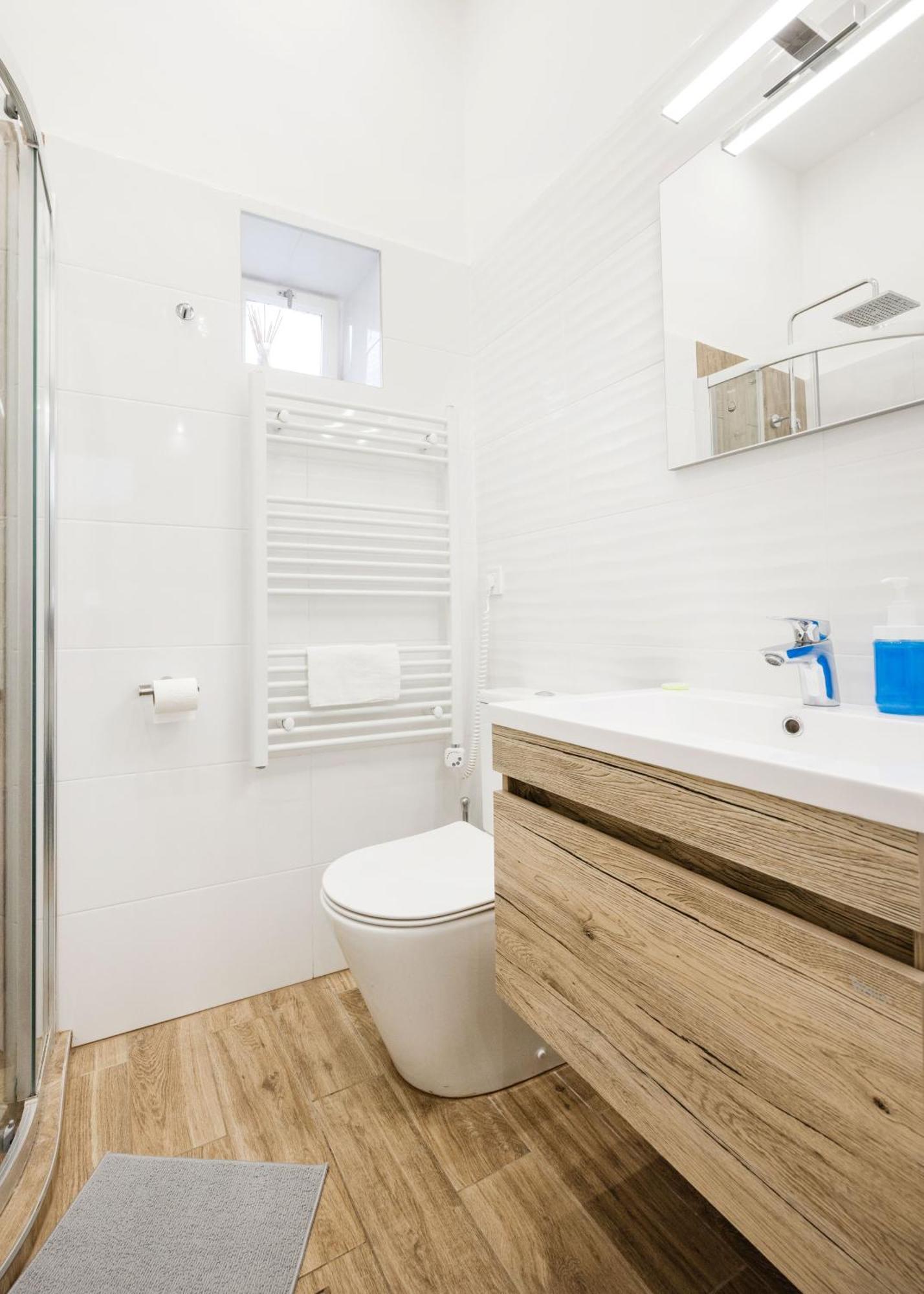 Perfectly Compact - Two Bedrooms With Ac & Parking Apartment