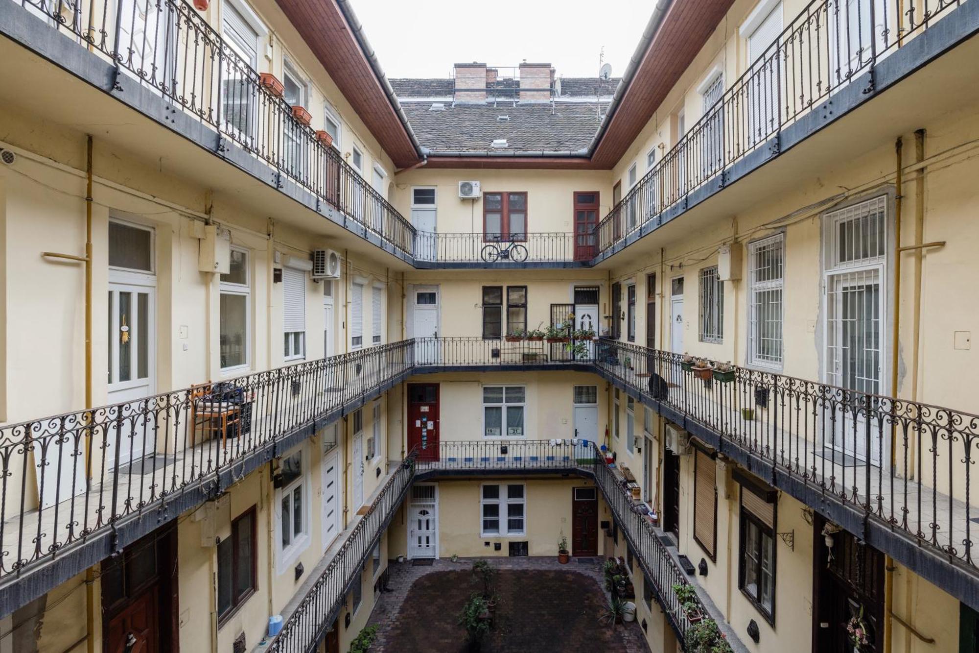 Perfectly Compact - Two Bedrooms With Ac & Parking Apartment *