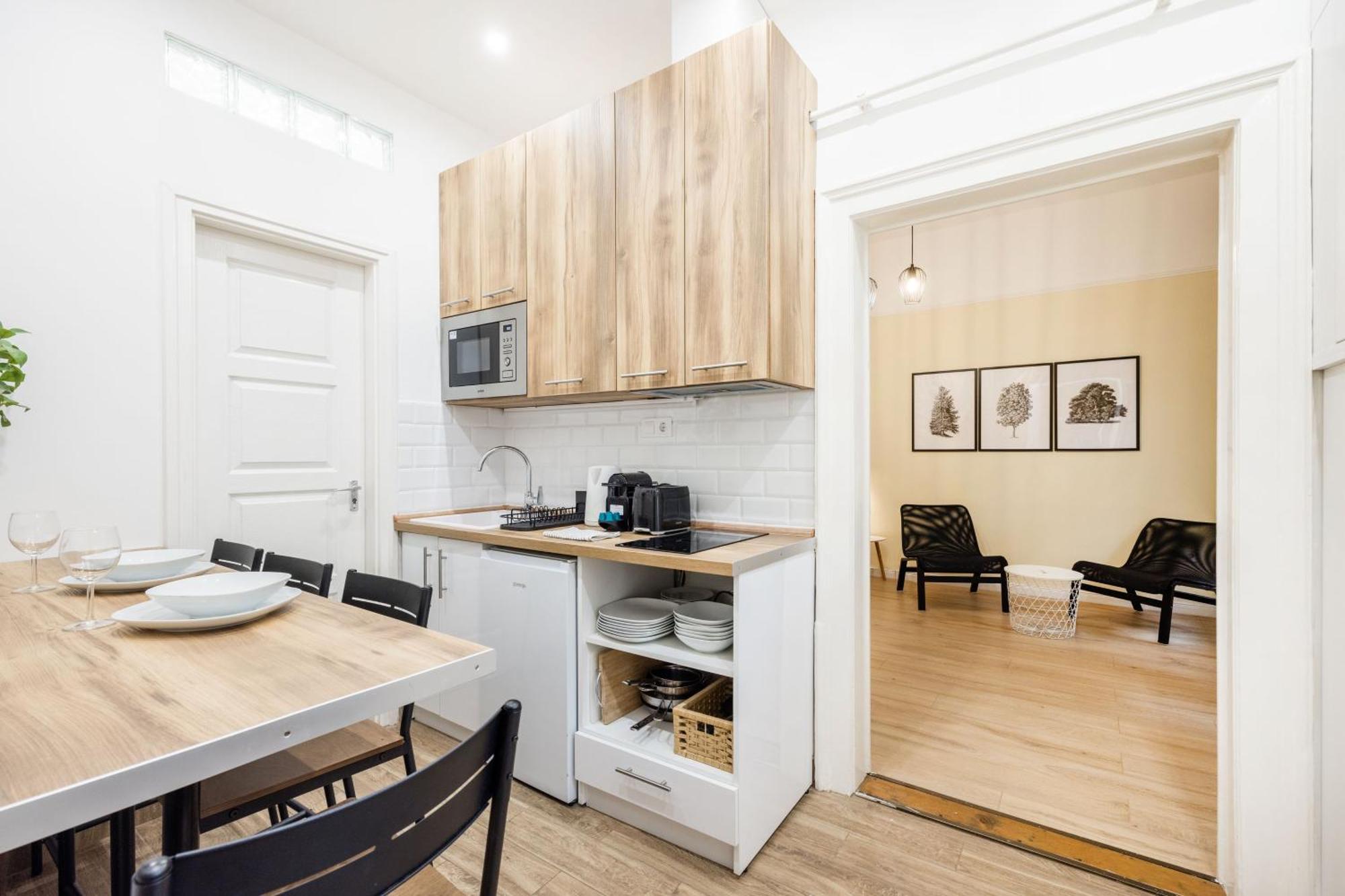 Perfectly Compact - Two Bedrooms With Ac & Parking * Budapest